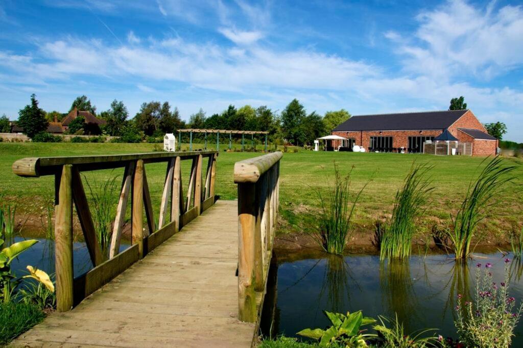 Brackenborough Lakes Resort Лаут Экстерьер фото